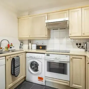 1-bedroom-flat-with-free-parking.brighton-hotels-england.com/