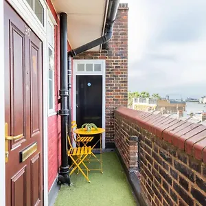 stunning-1-bed-flat-in-the-heart-of-greenwich.brighton-hotels-england.com/